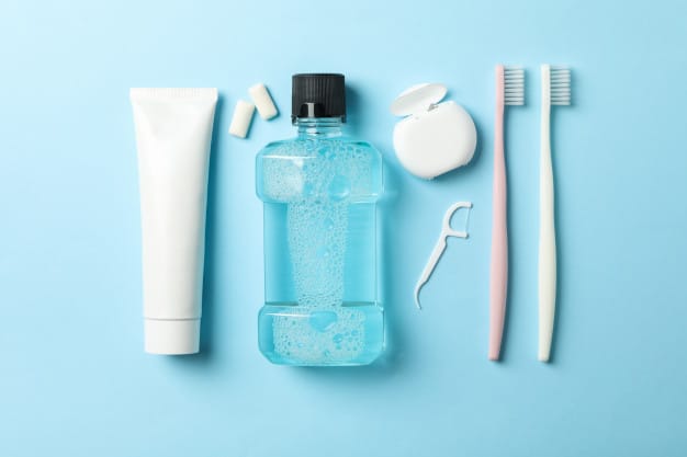 materiais para escovar dentes