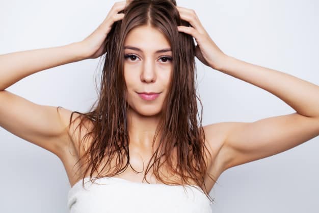 como fazer hidratação em cabelos secos