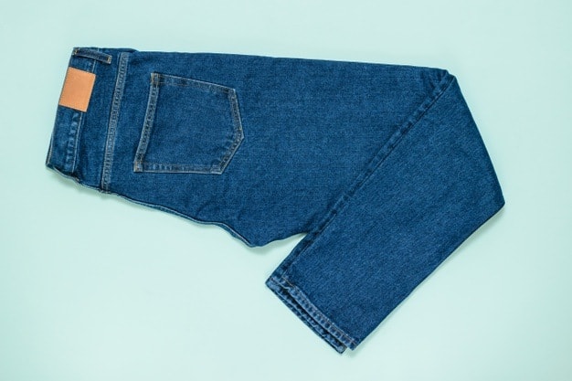 Transforme Calças Velhas em Shorts Customizados