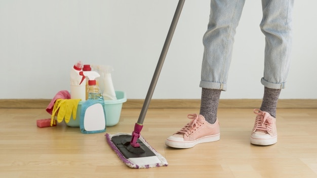 Como limpar diferentes tipos de pisos