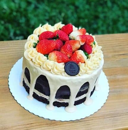 Naked cake com morango