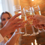 dicas para tomar espumante no ano novo taças de champanhe
